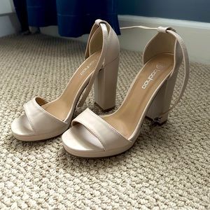 Brand new Boohoo Nude tan Block Platform Heels with Ankle Strap Size 9